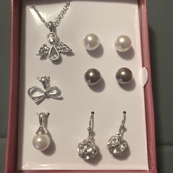 Avon Interchangeable Pendant and Earring Set. - Picture 1 of 4